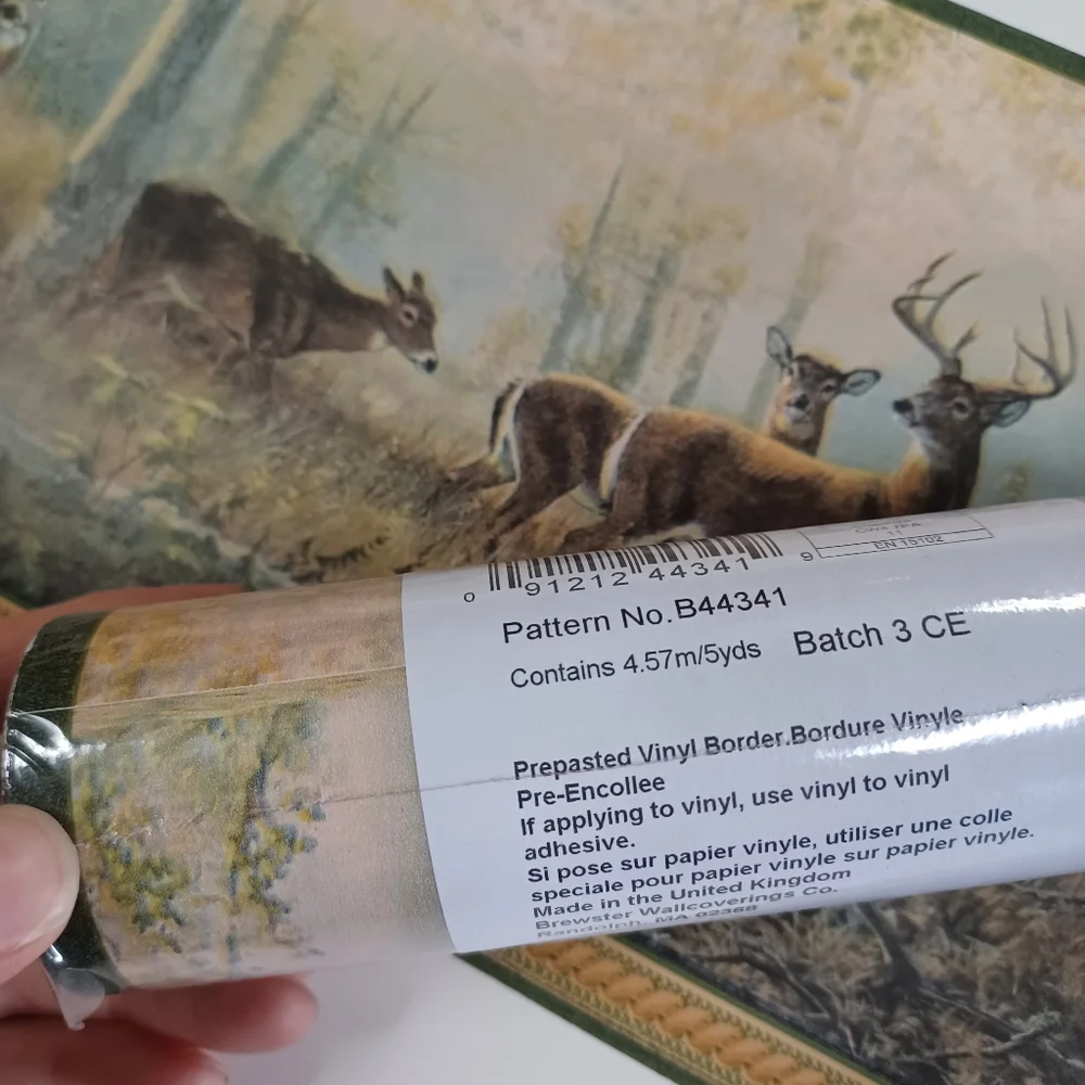 Wallpaper Border Buck in Woods Green Trim